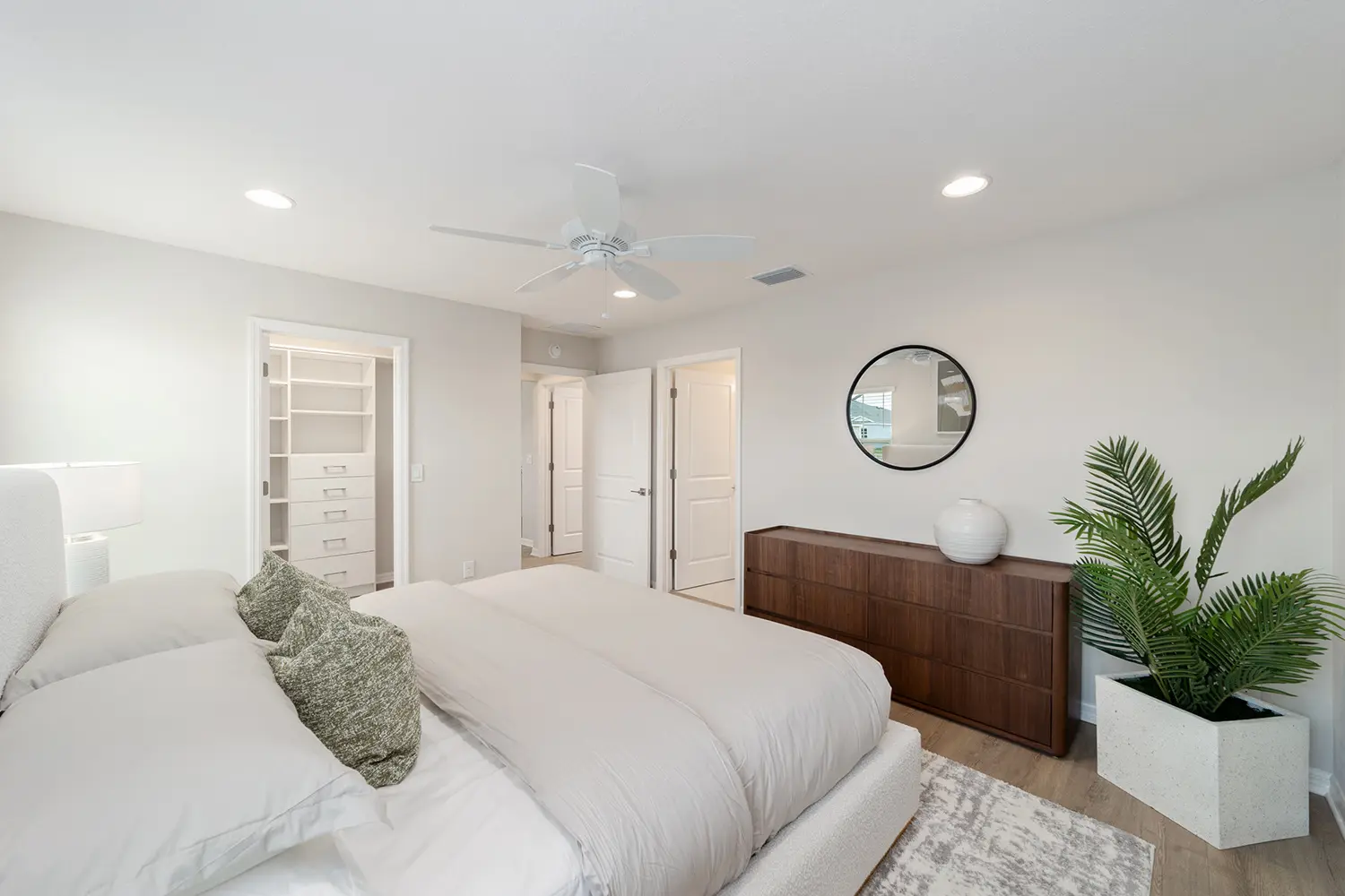 cottage-pebble-beach-bedroom