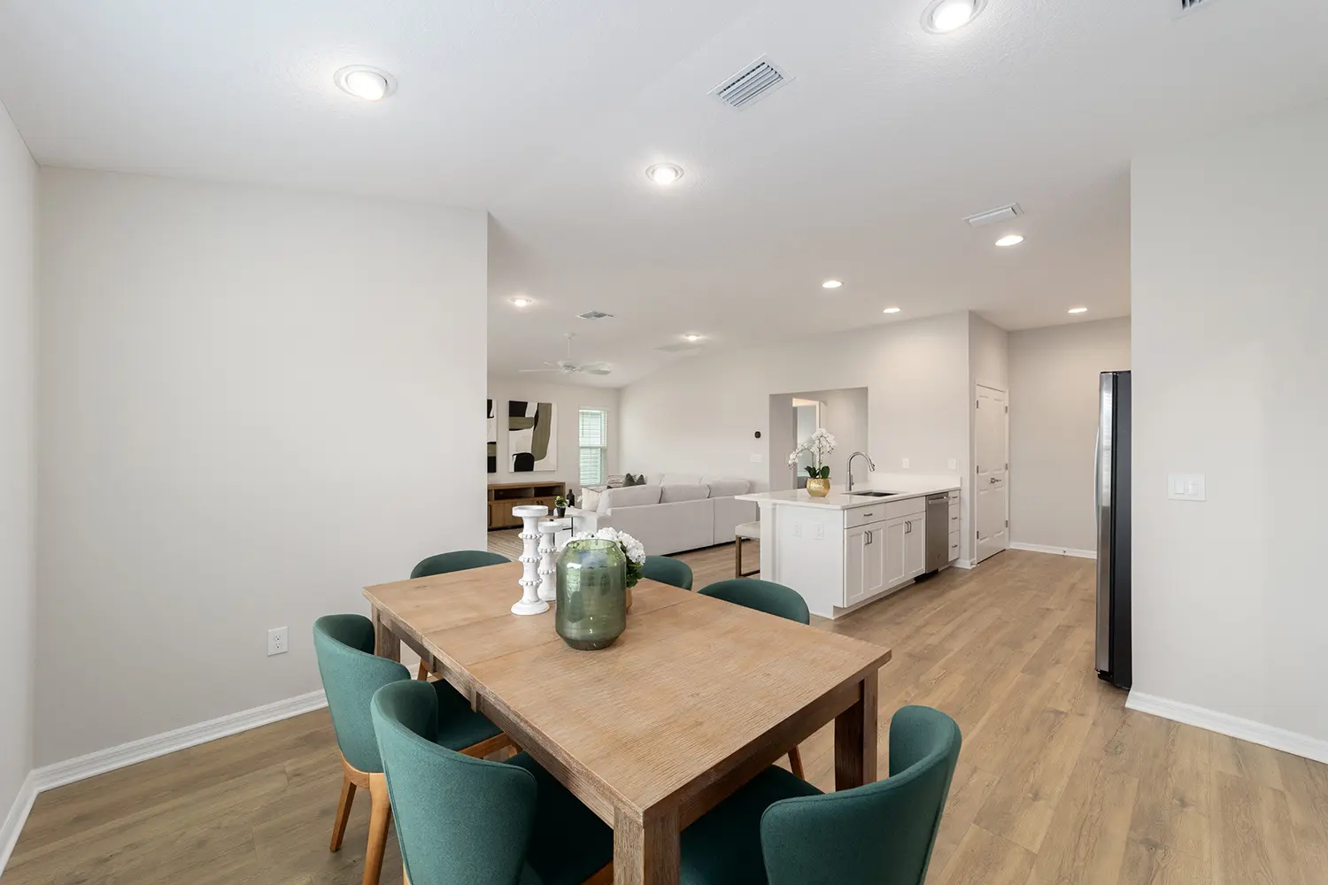 cottage-pebble-beach-dining-room