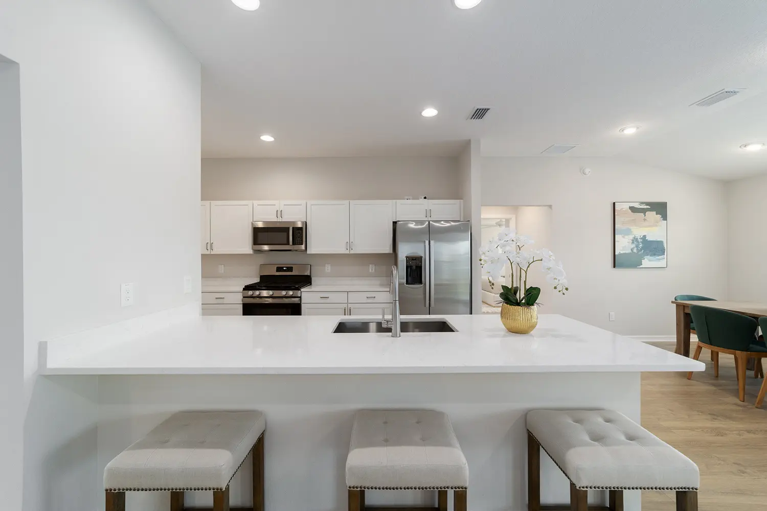 cottage-pebble-beach-kitchen-1