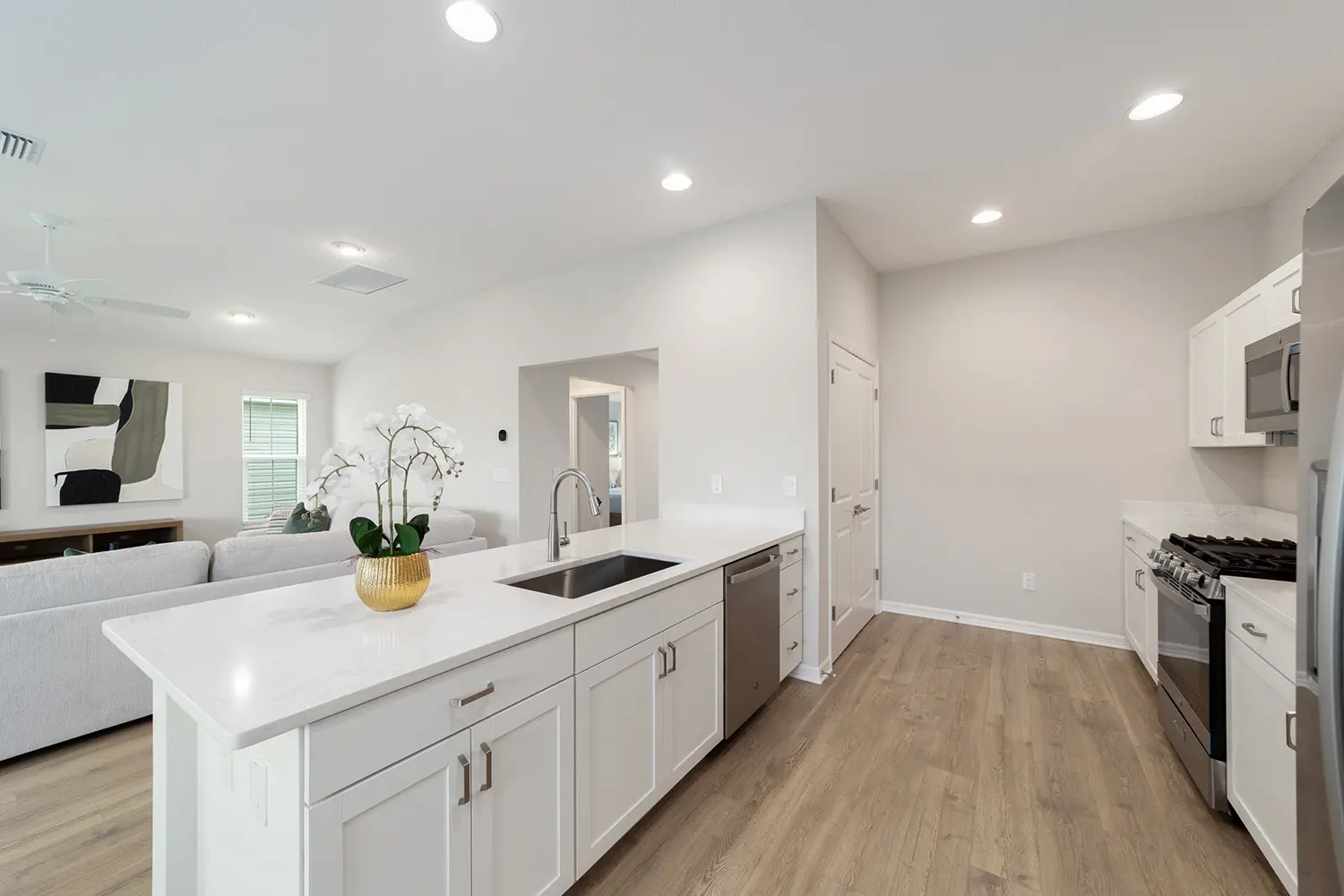 cottage-pebble-beach-kitchen-3
