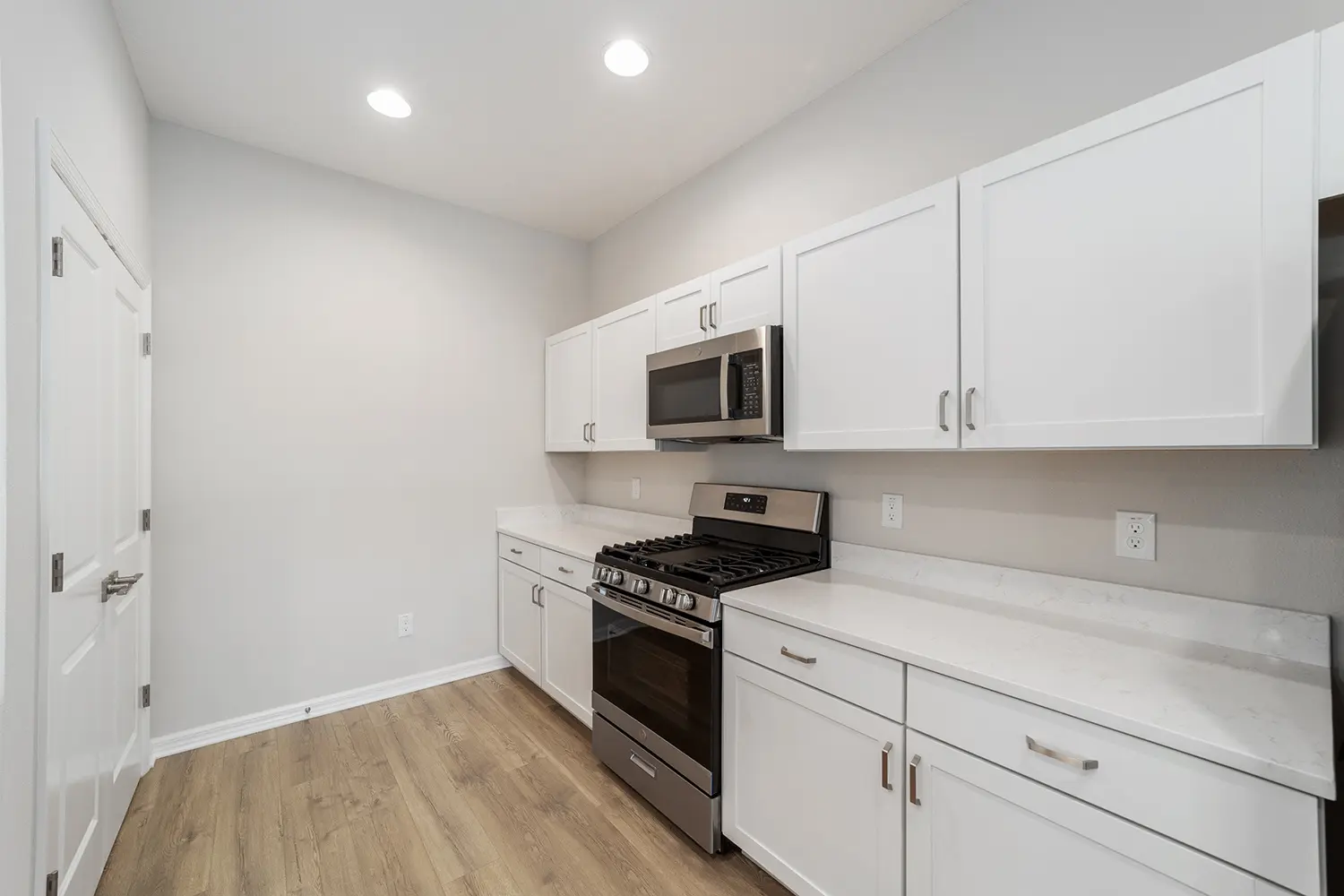cottage-pebble-beach-kitchen