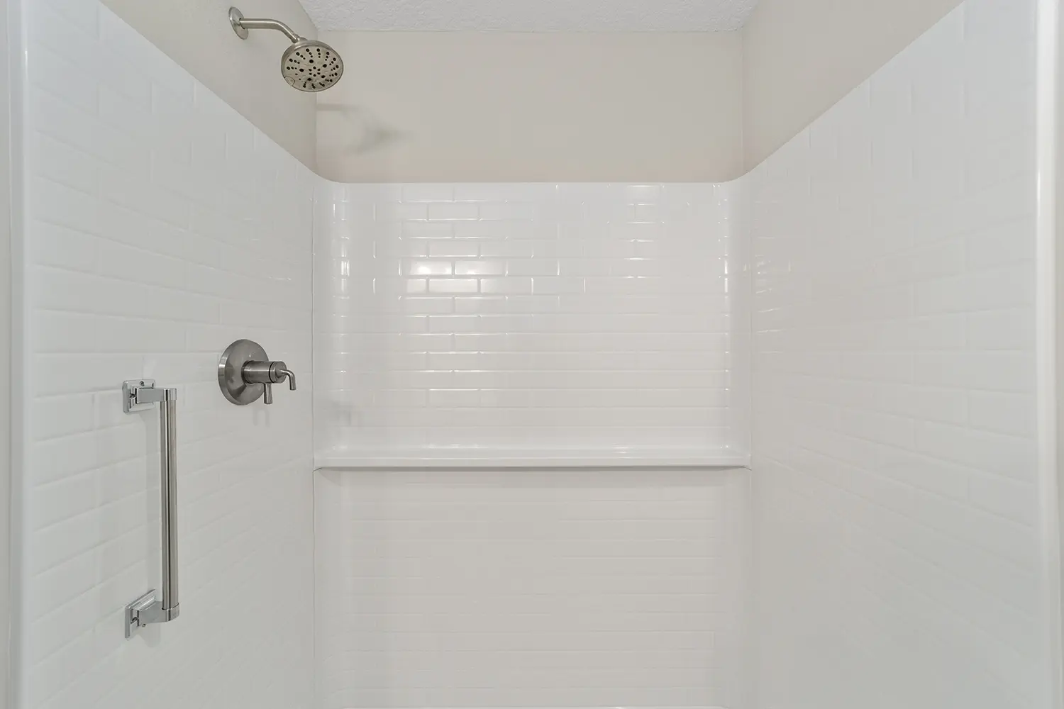 cottage-sun-kissed-bathroom-2