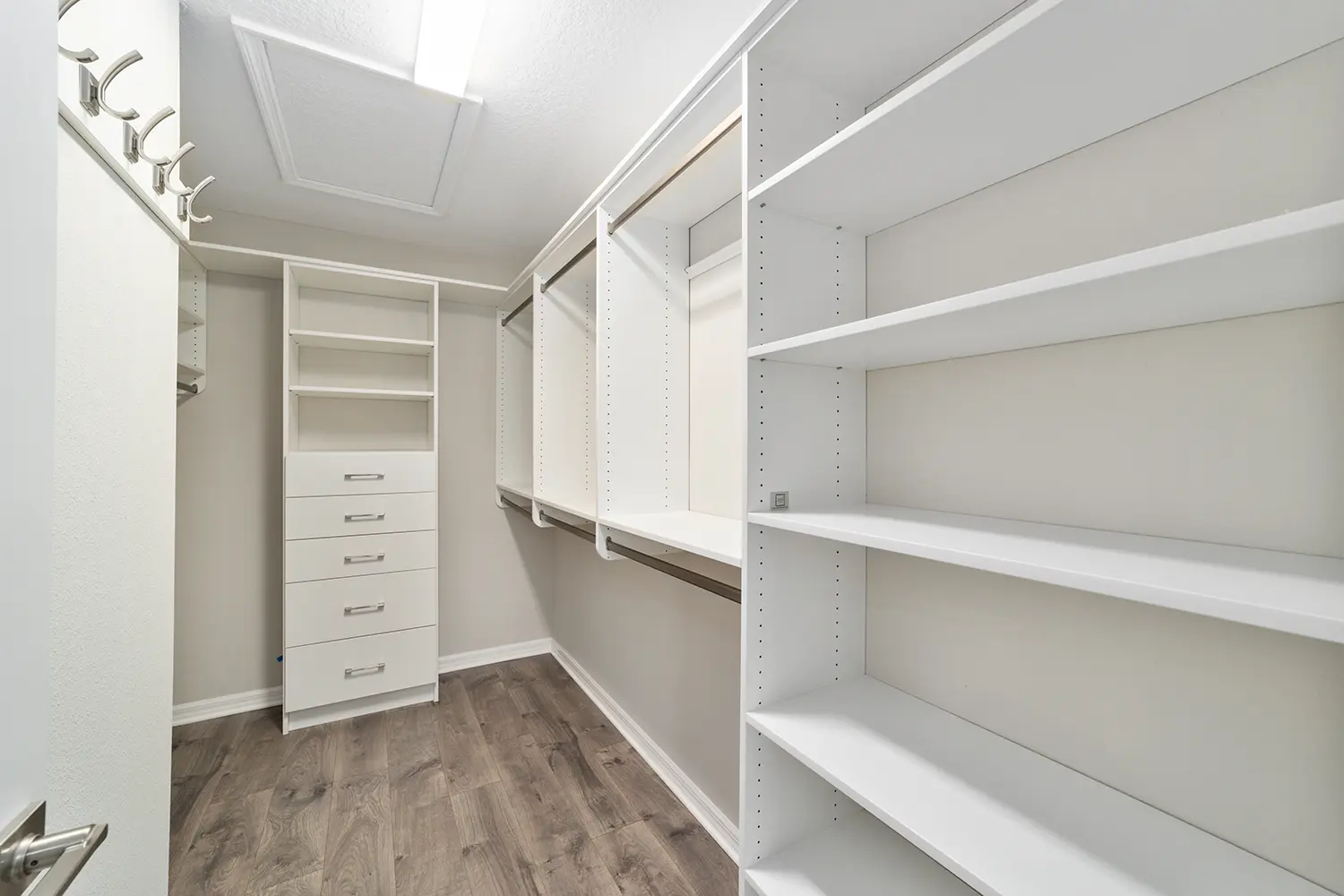 cottage-sun-kissed-closet
