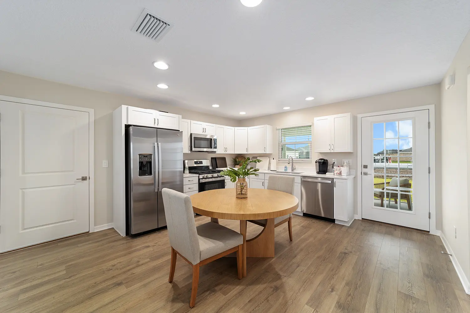 cottage-tide-pool-kitchen-dining-2