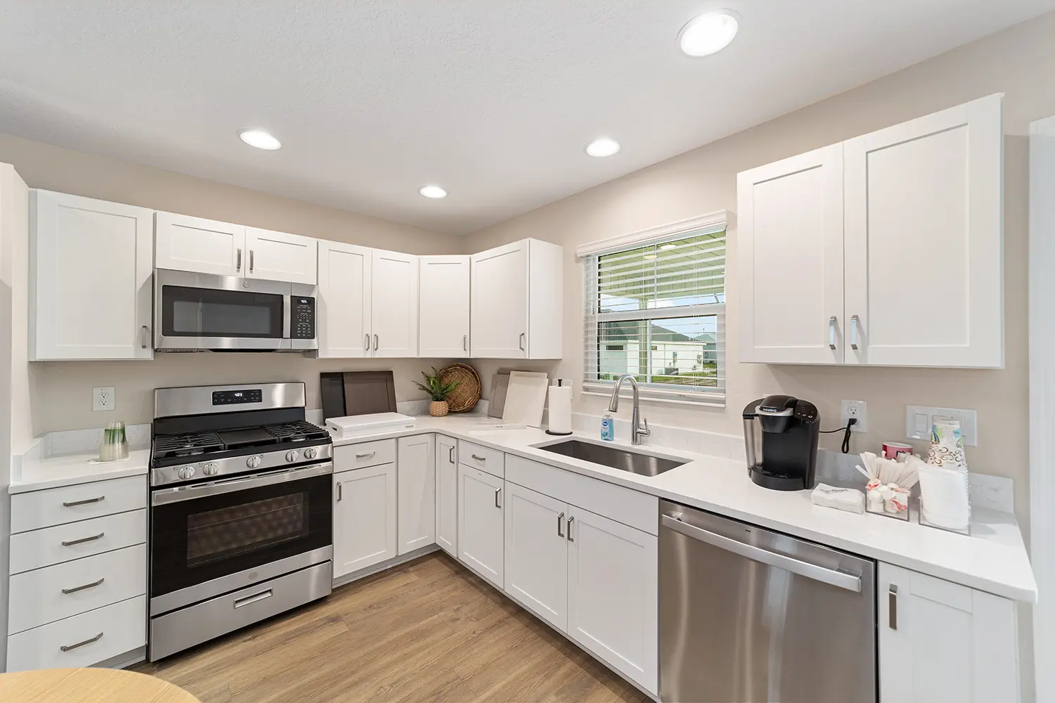 cottage-tide-pool-kitchen-dining-4