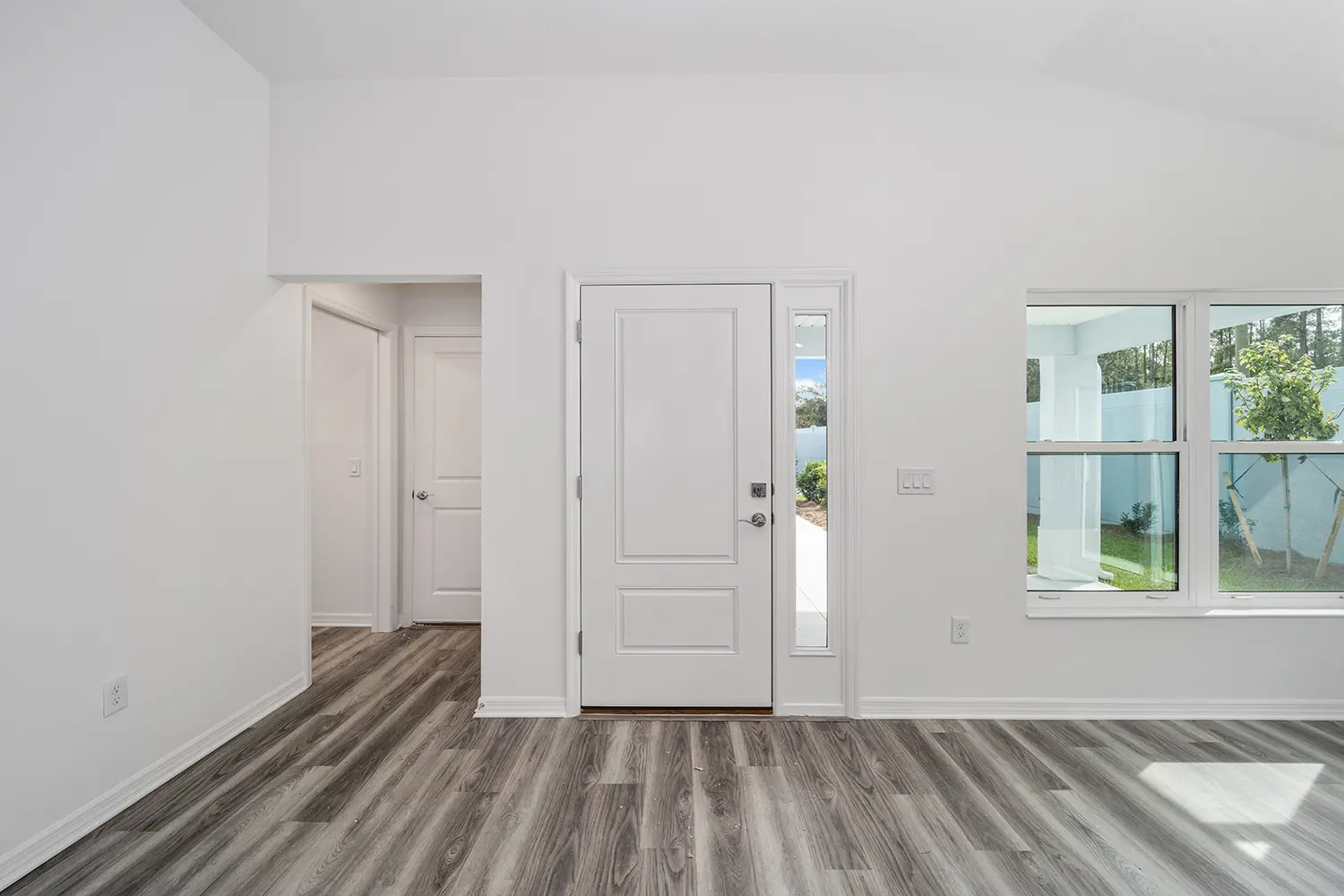 courtyard-villa-avondale-front-door-interior-6