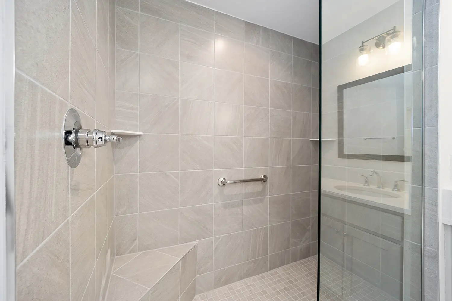 courtyard-villa-charlotte-bathroom-shower-20