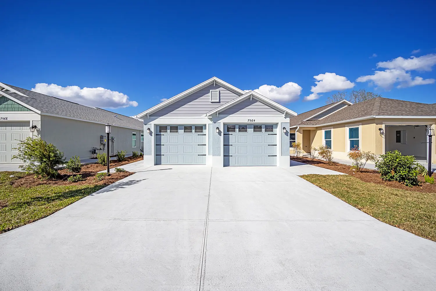 courtyard-villa-charlotte-centered-driveway-36