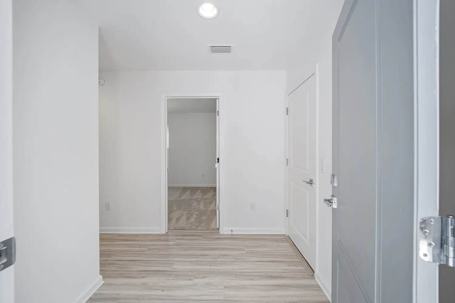 courtyard-villa-charlotte-front-door-walk-through-4