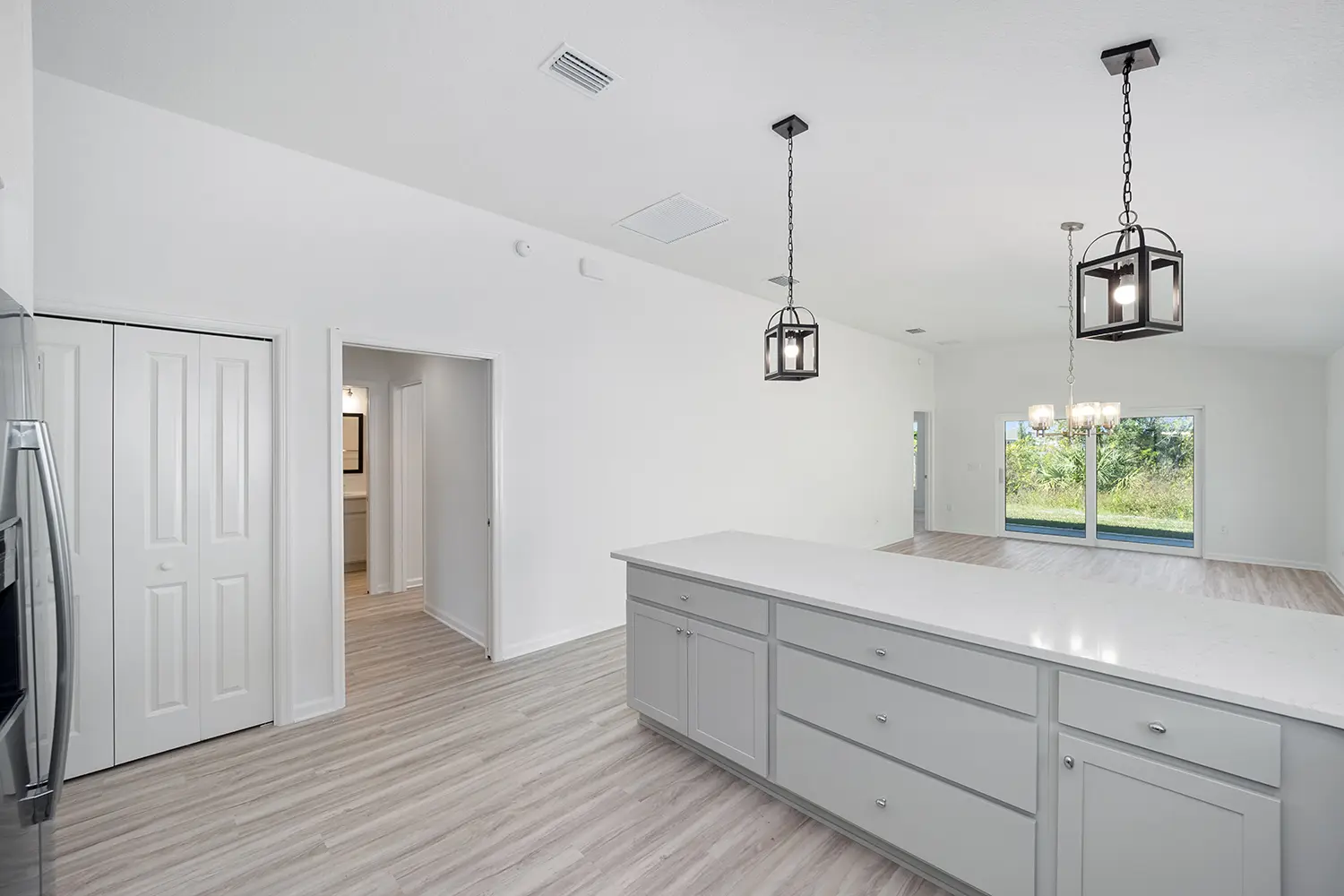 courtyard-villa-charlotte-living-room-kitchen-14