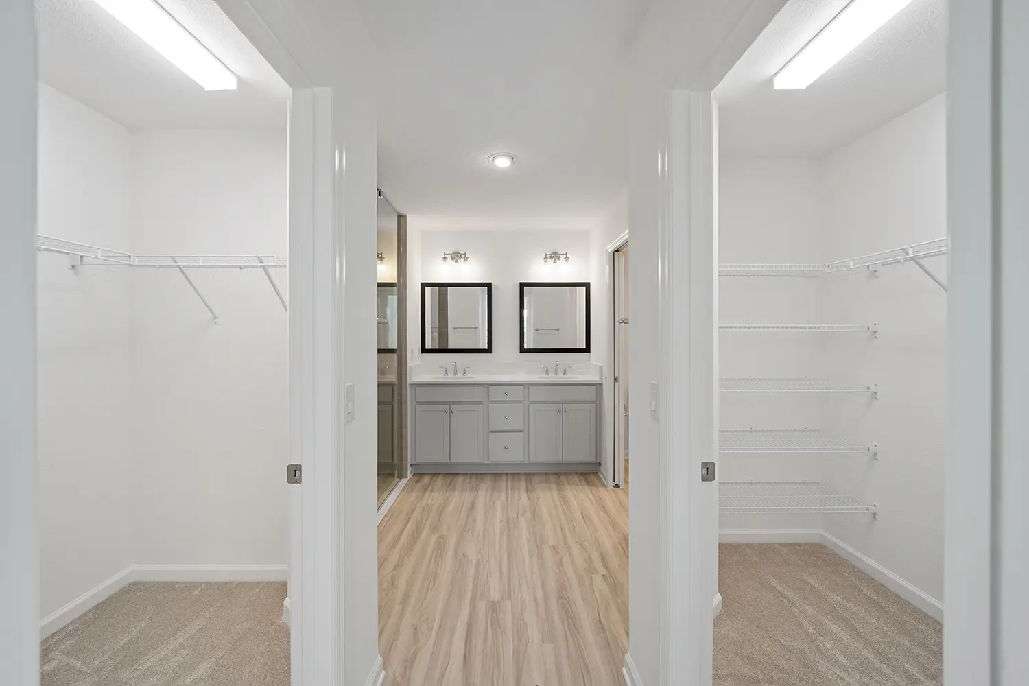 courtyard-villa-charlotte-master-bathroom-and-closets-18