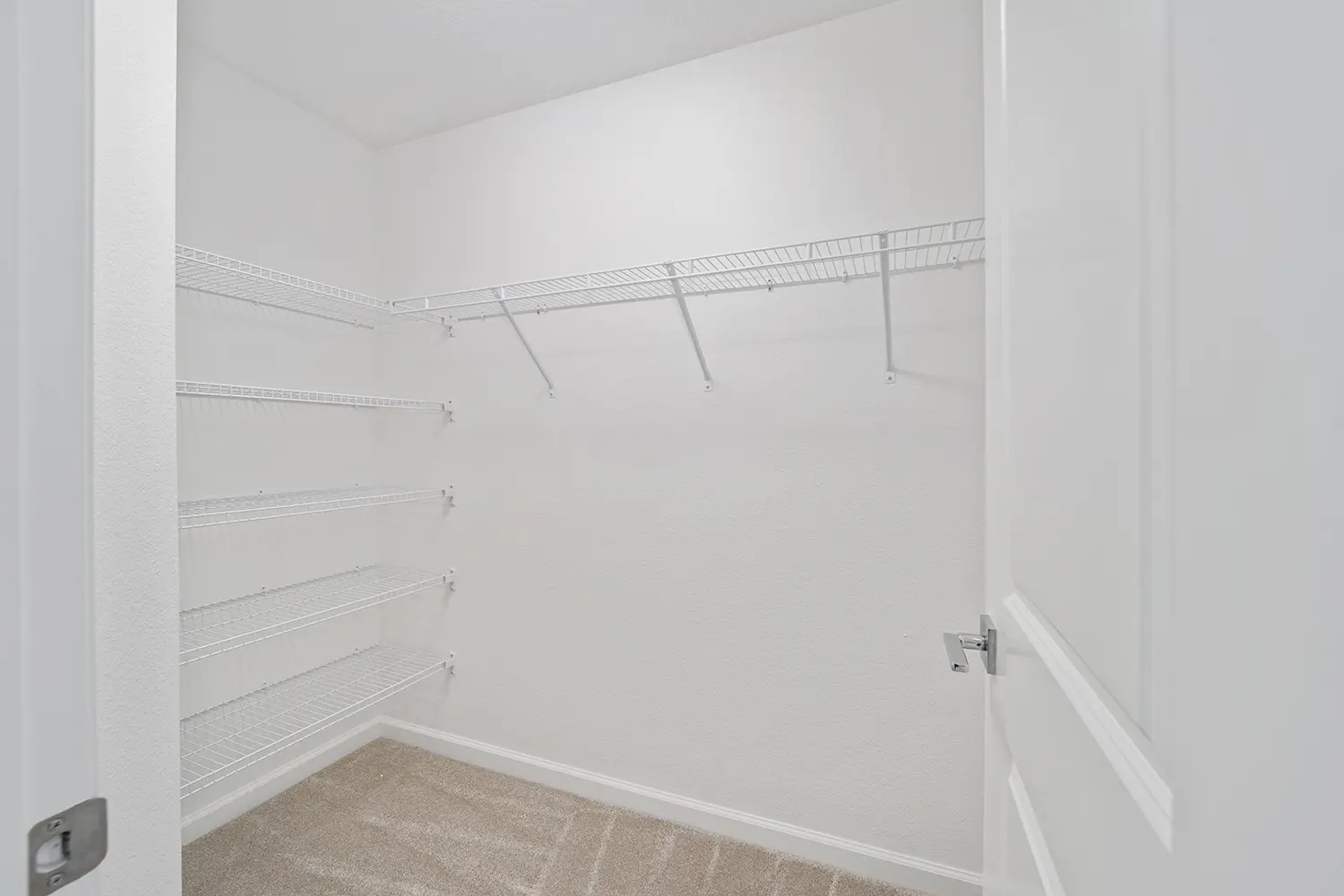 courtyard-villa-charlotte-walk-in-closet-22