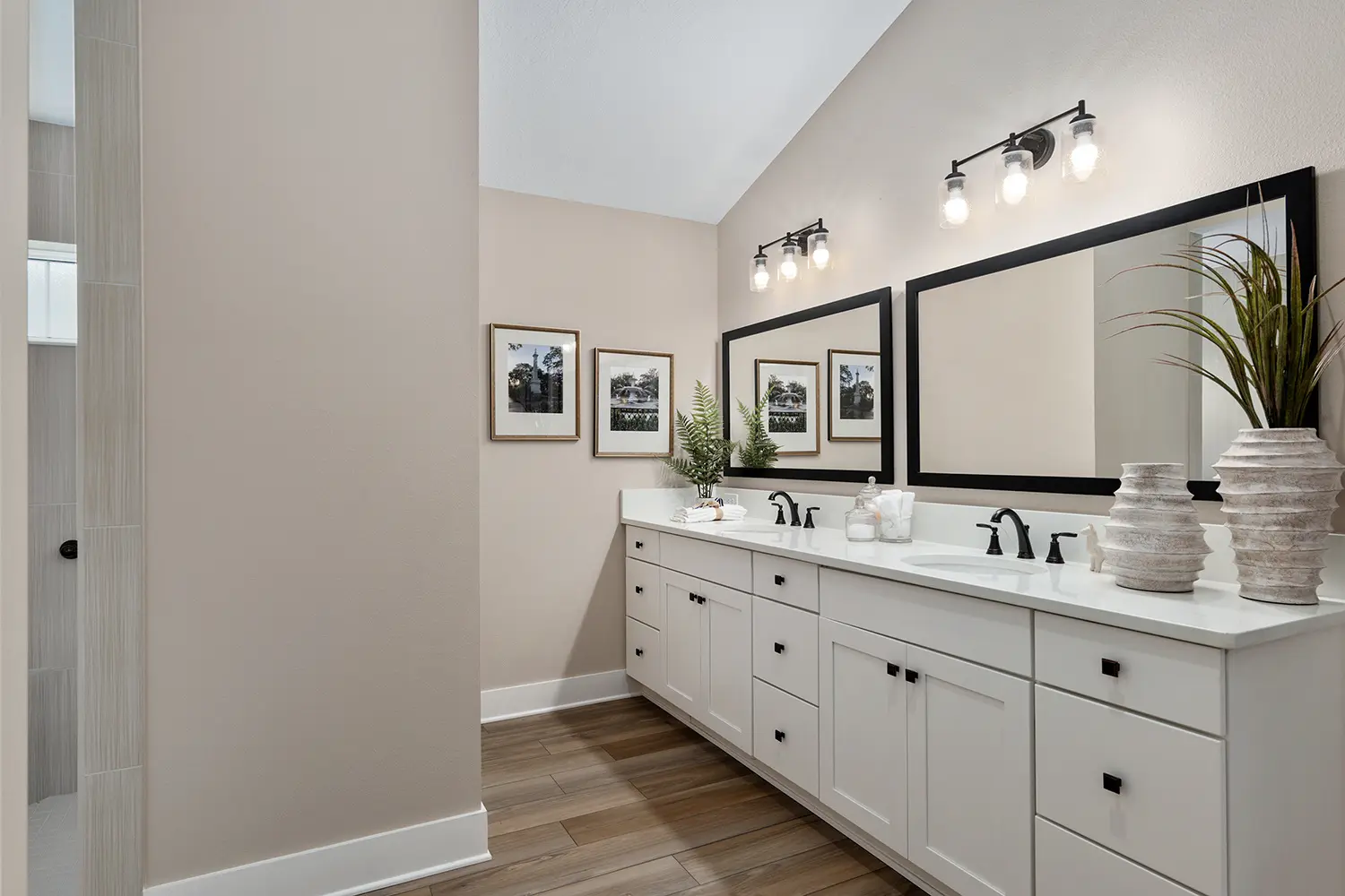 designer-dove-street-of-dreams-bathroom-1