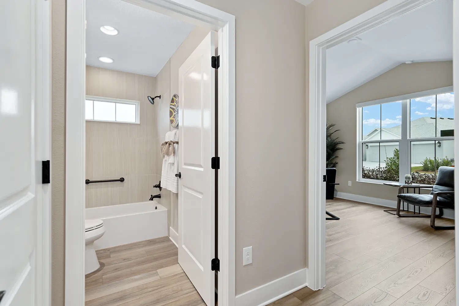 designer-dove-street-of-dreams-bathroom-office