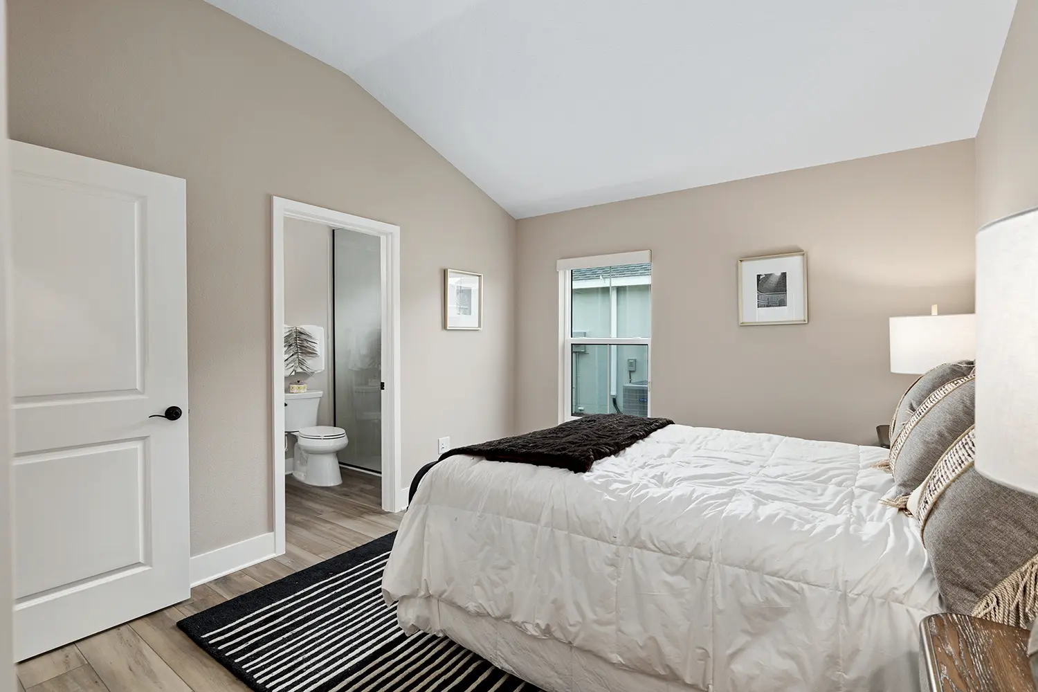 designer-dove-street-of-dreams-bedroom-1