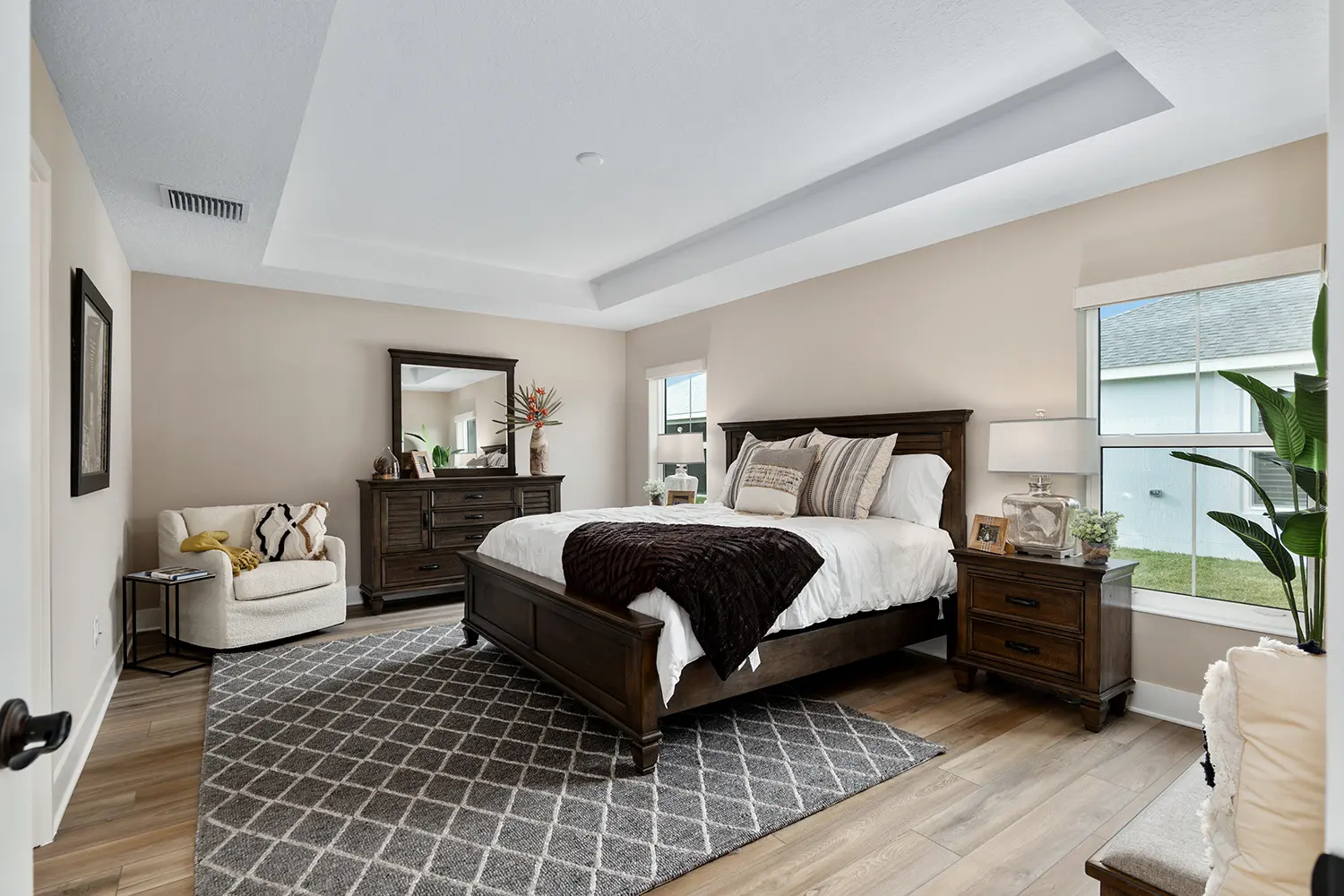 designer-dove-street-of-dreams-bedroom-2