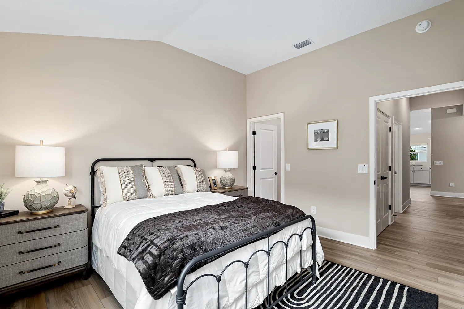 designer-dove-street-of-dreams-bedroom-6