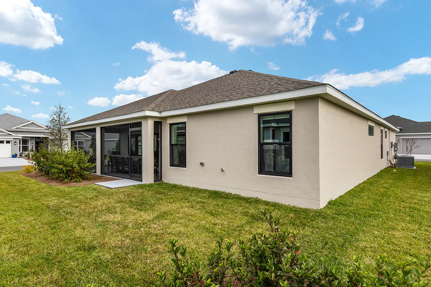 designer-dove-street-of-dreams-exterior-rear-lanai-1