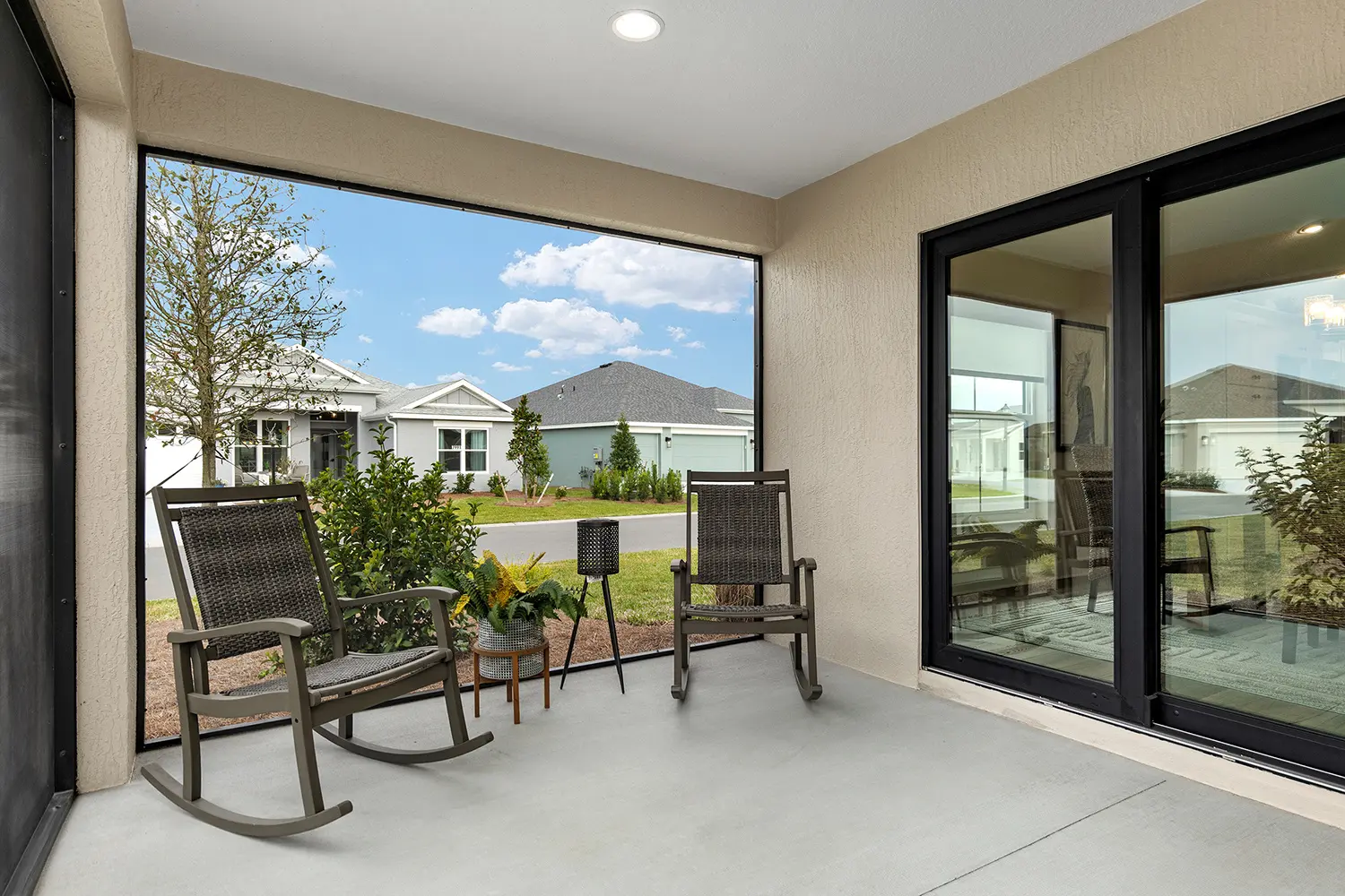 designer-dove-street-of-dreams-lanai-furnished-4