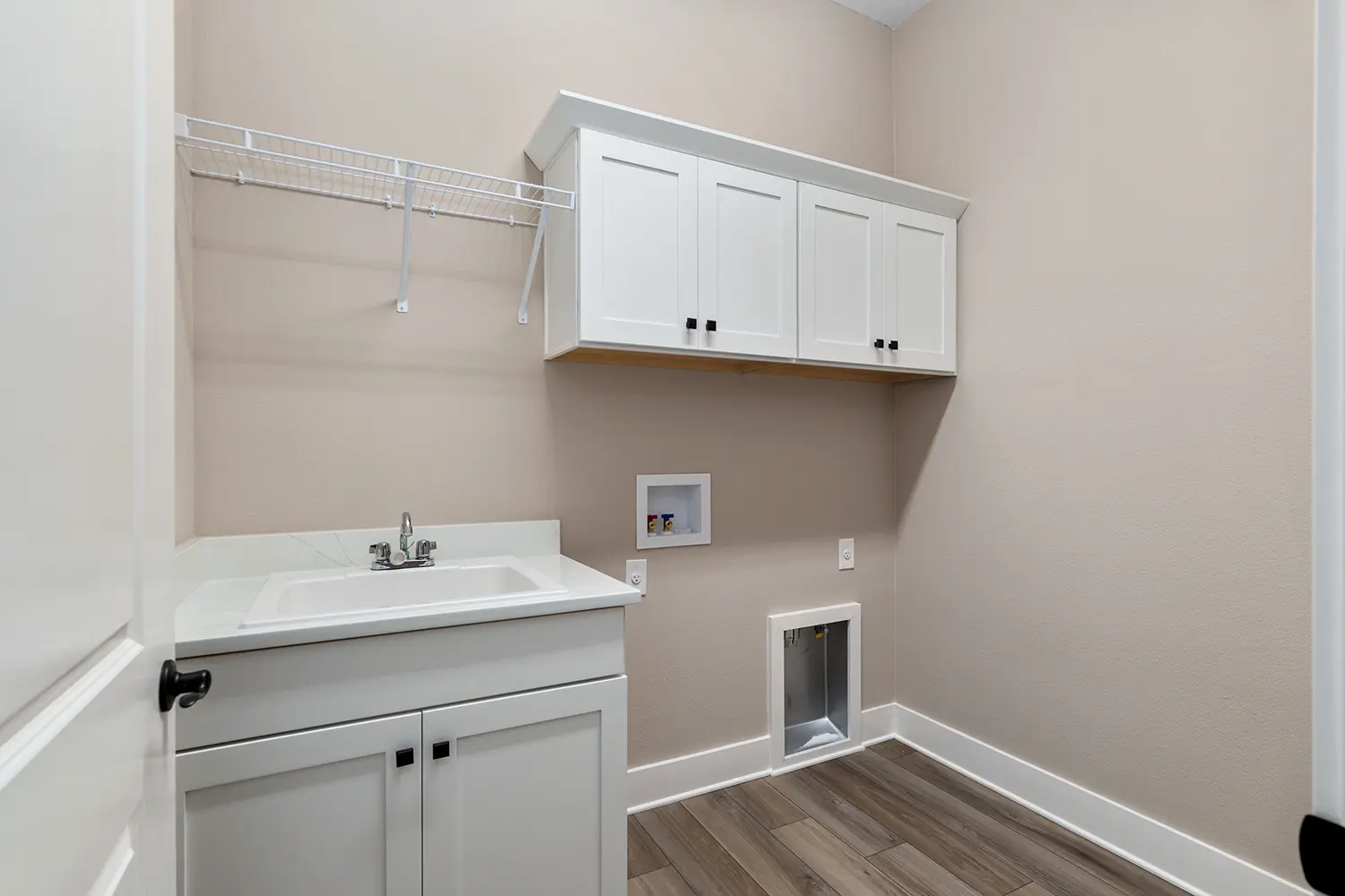 designer-dove-street-of-dreams-laundry-room