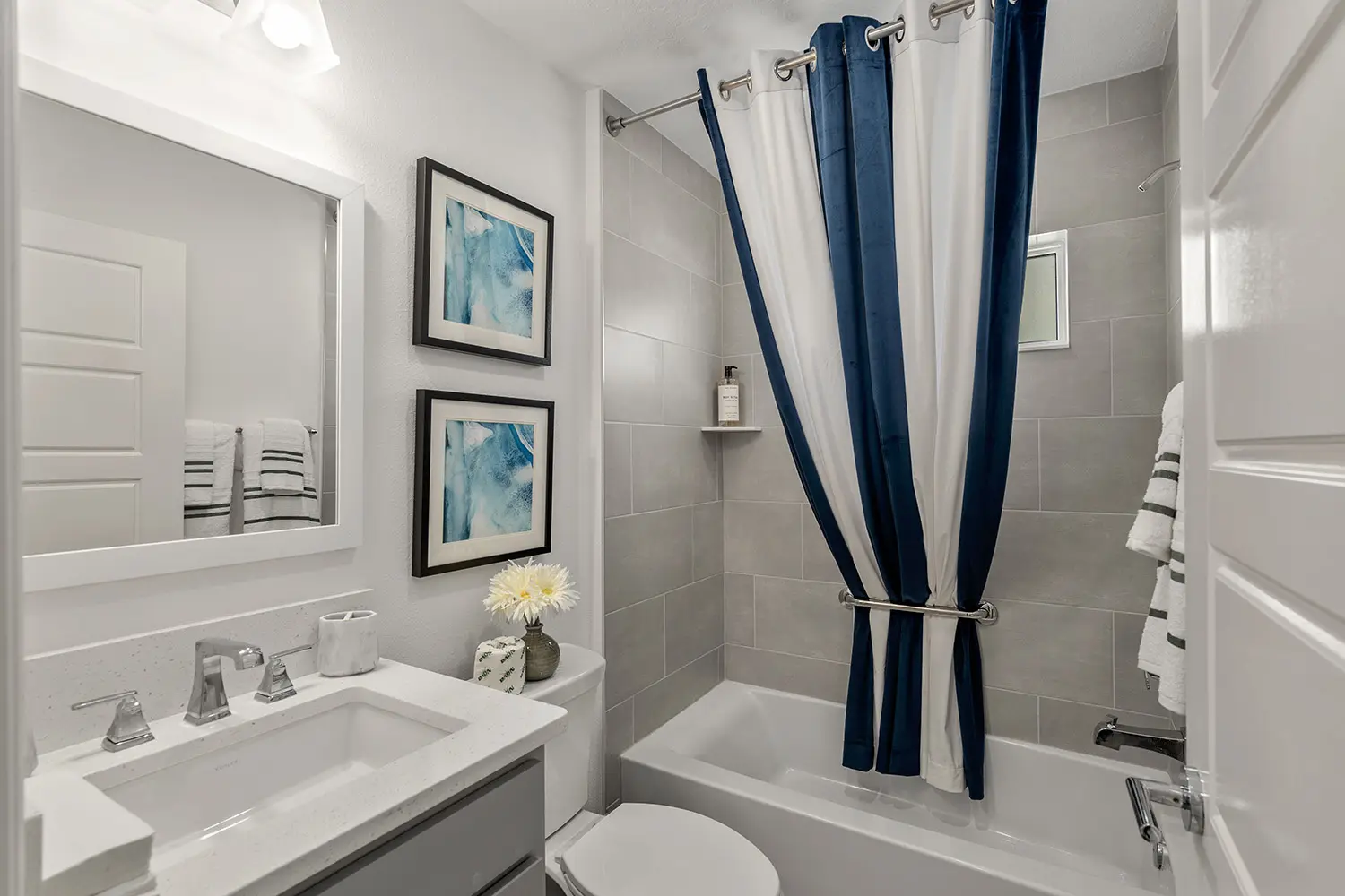 designer-eagle-street-of-dreams-bathroom