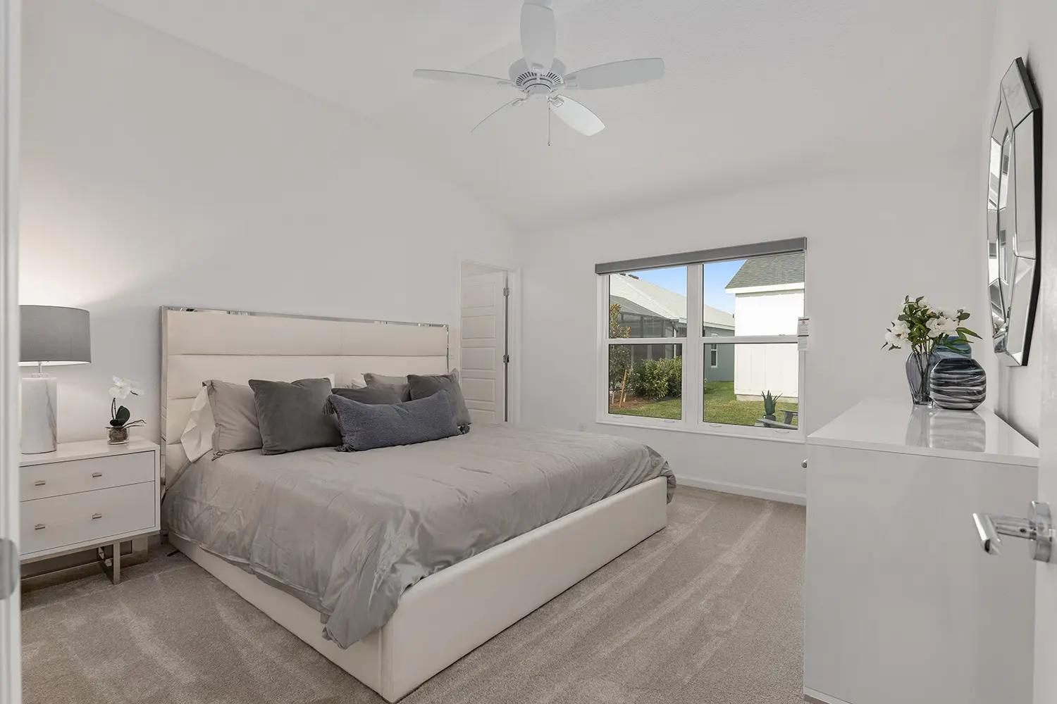 designer-eagle-street-of-dreams-bedroom-furnished