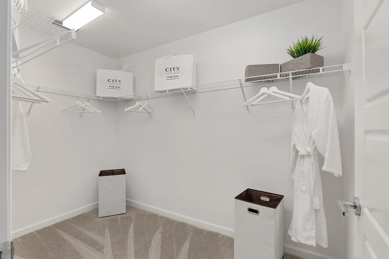 designer-eagle-street-of-dreams-closet