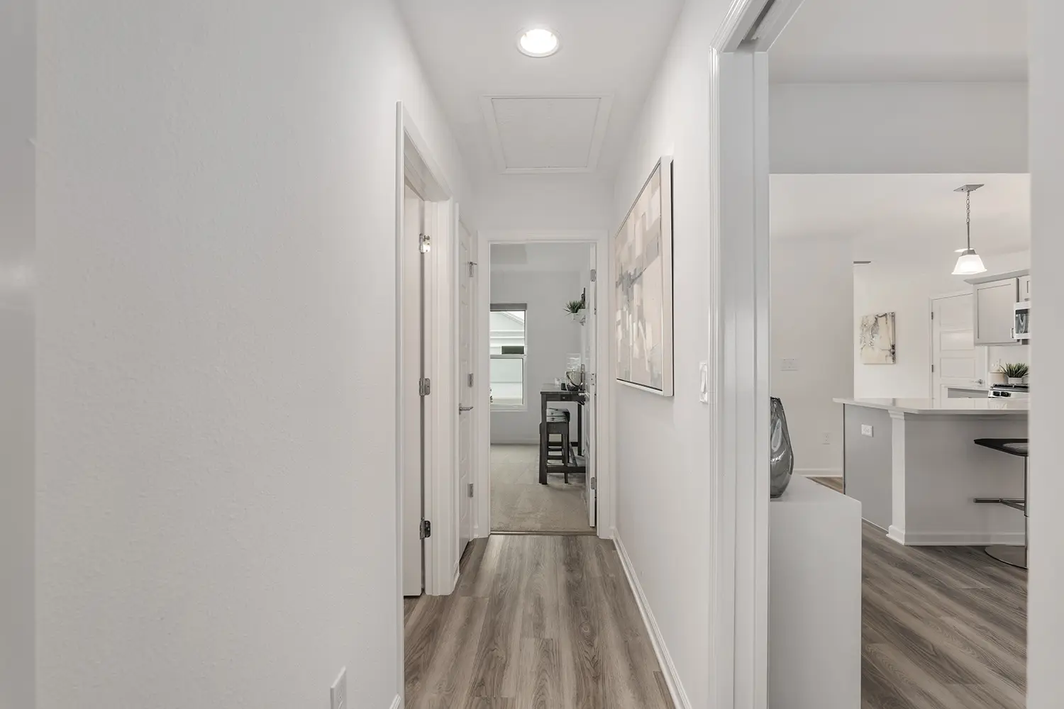 designer-eagle-street-of-dreams-hallway