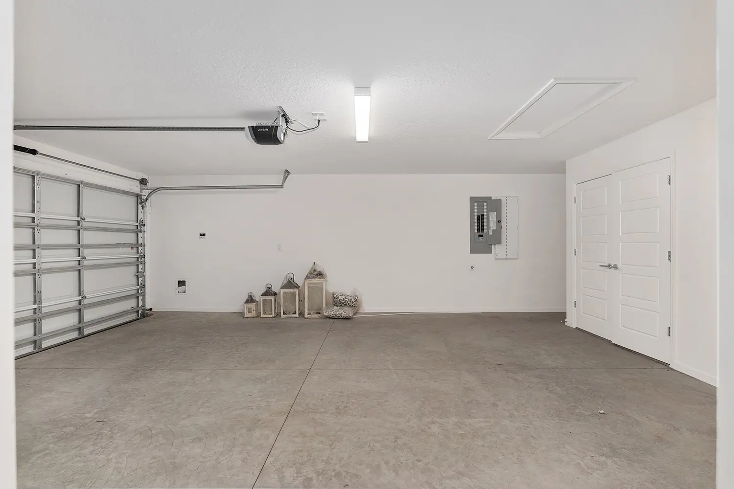 designer-eagle-street-of-dreams-interior-garage