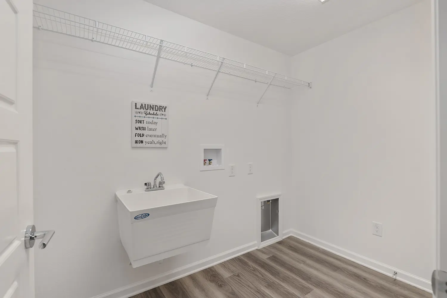 designer-eagle-street-of-dreams-laundry-room
