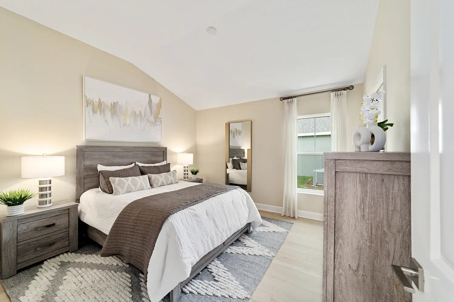 designer-kingbird-street-of-dreams-bedroom-furnished-1