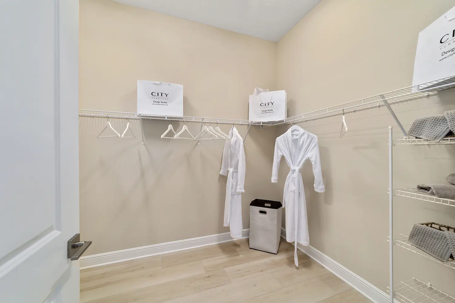 designer-kingbird-street-of-dreams-closet