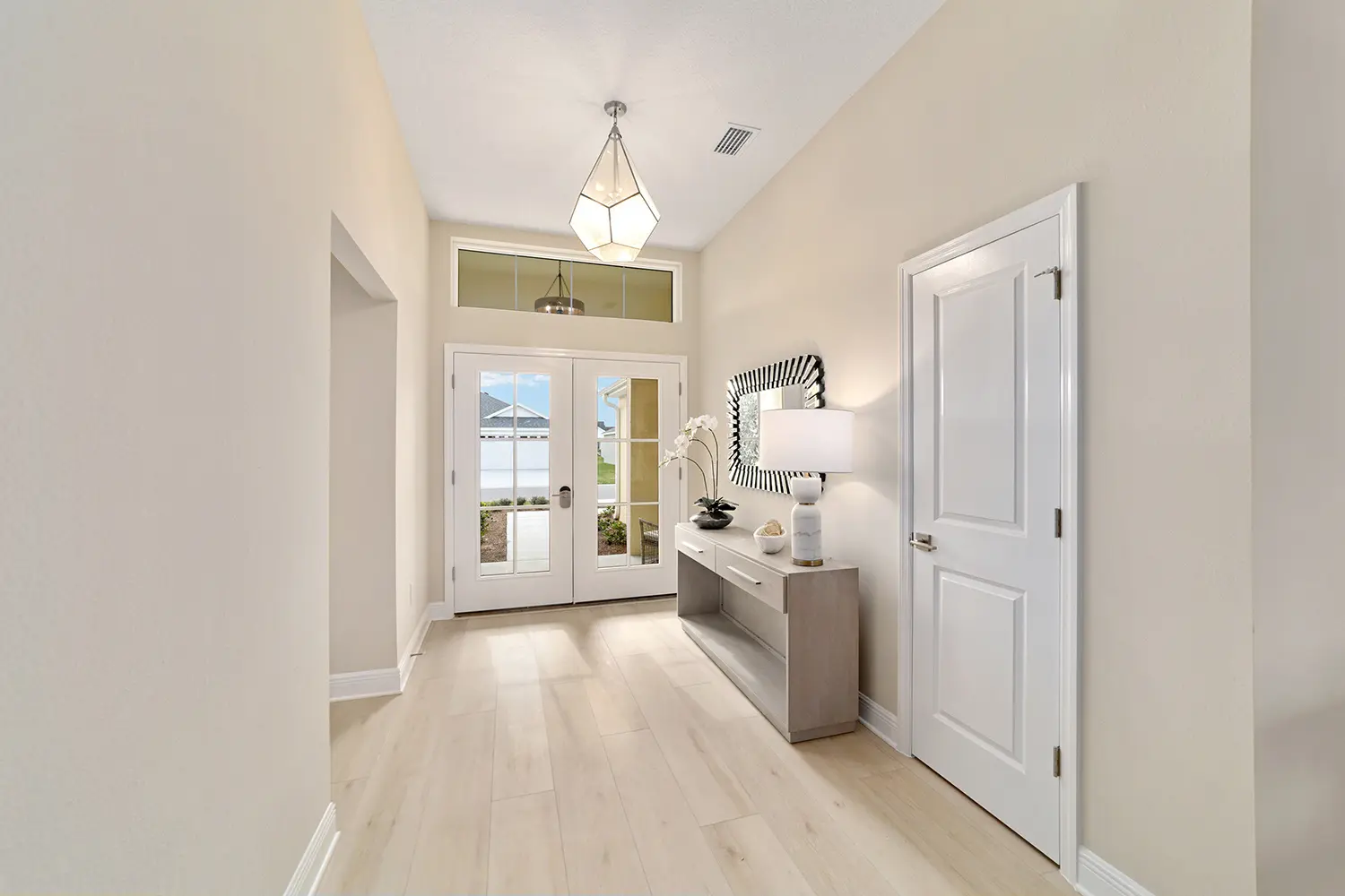 designer-kingbird-street-of-dreams-entry