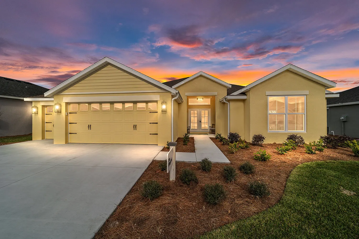 designer-kingbird-street-of-dreams-exterior-front-sunset