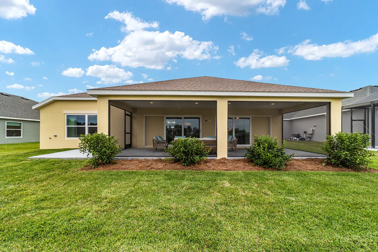 designer-kingbird-street-of-dreams-rear-exterior-lanai-2