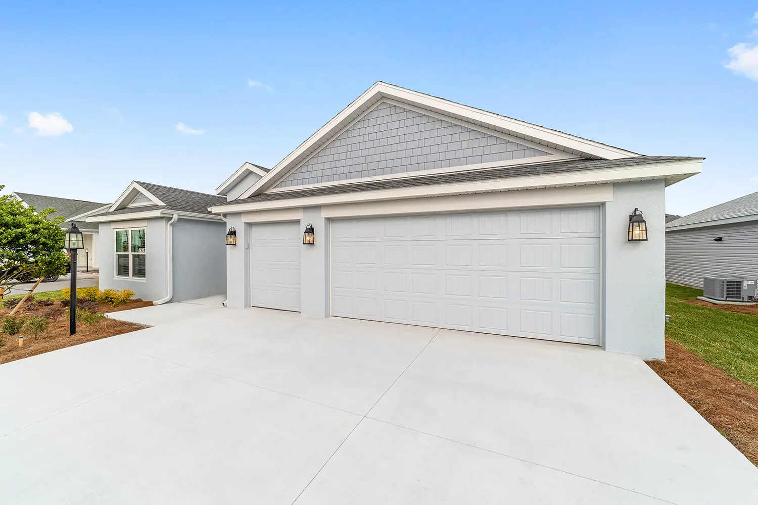 designer-mockingbird-street-of-dreams-exterior-front-garage