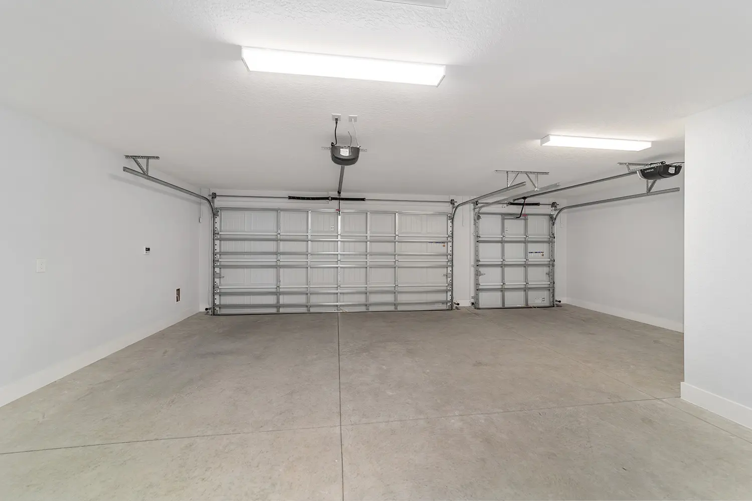 designer-mockingbird-street-of-dreams-interior-garage