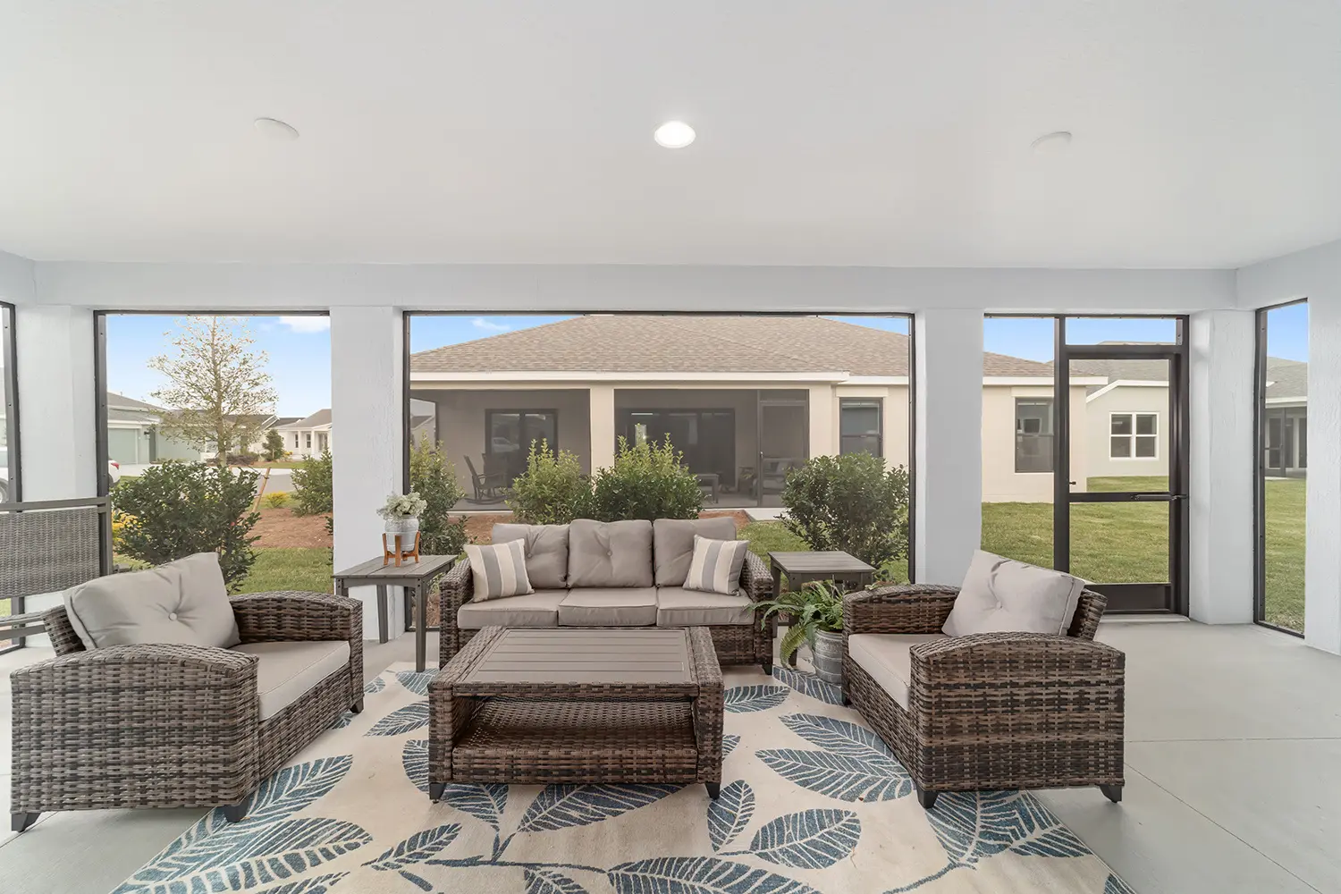 designer-mockingbird-street-of-dreams-lanai-furnished-2