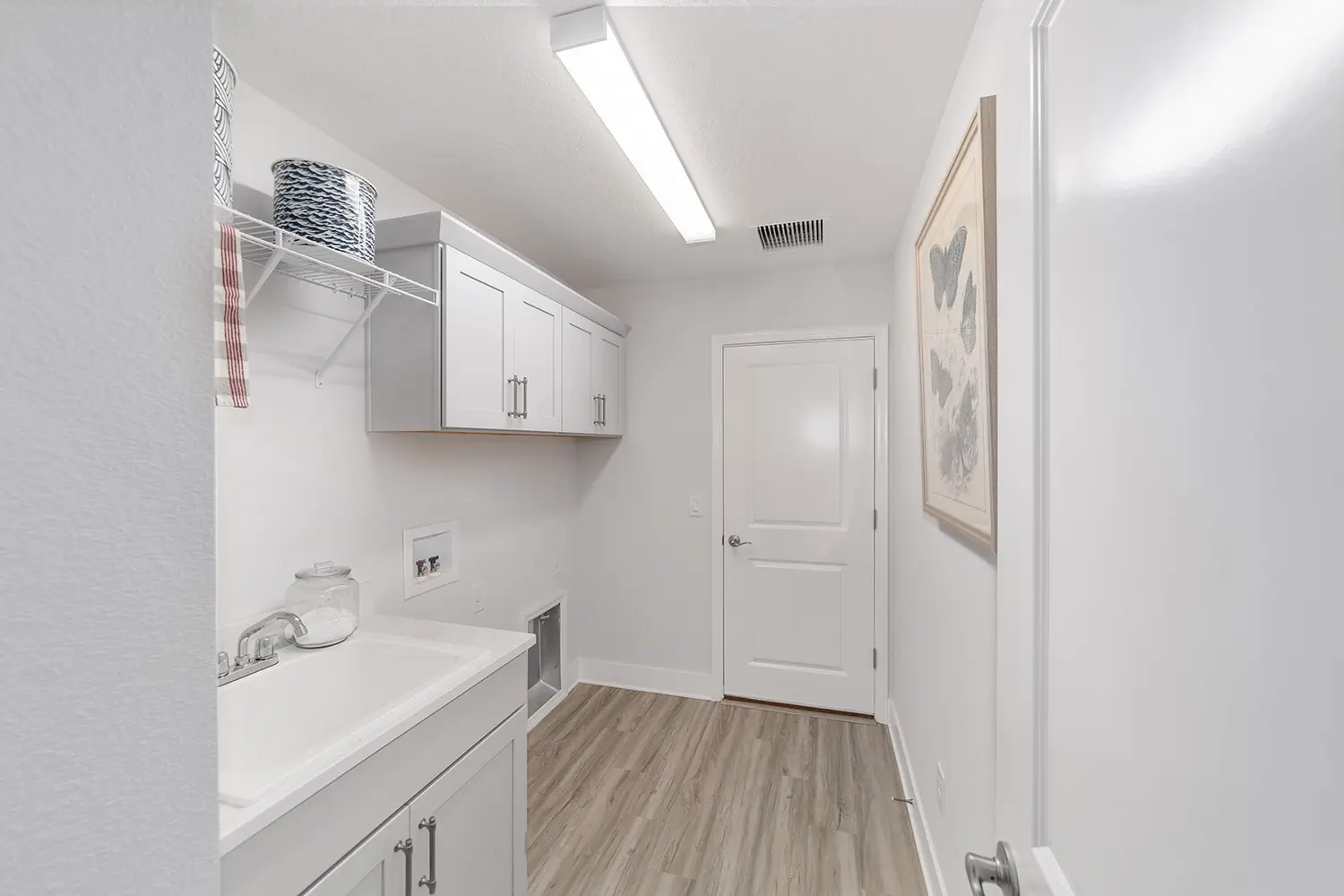 designer-mockingbird-street-of-dreams-laundry-room