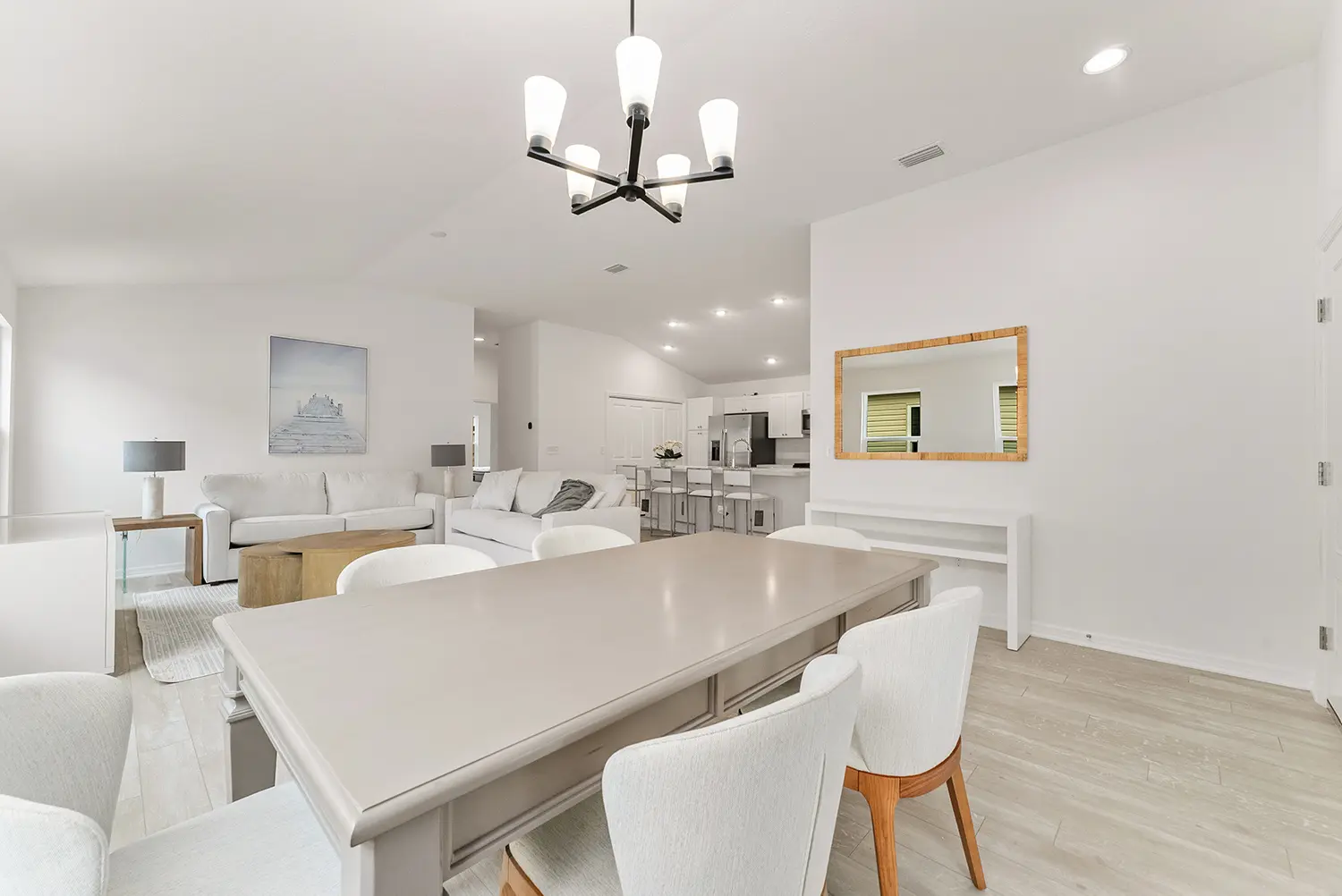 patio-villa-emerald-dining-room-6