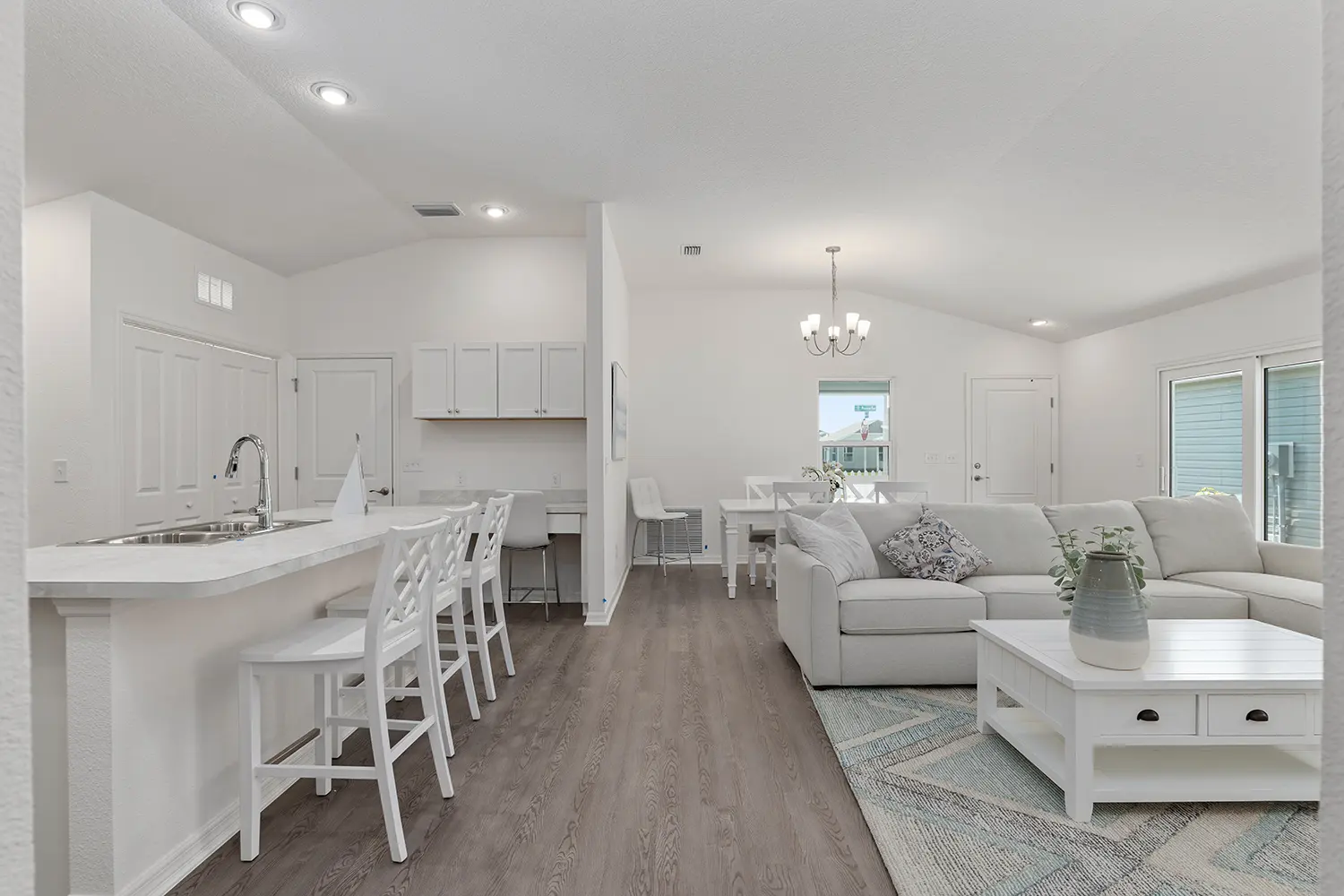 patio-villa-opal-living-room-kitchen