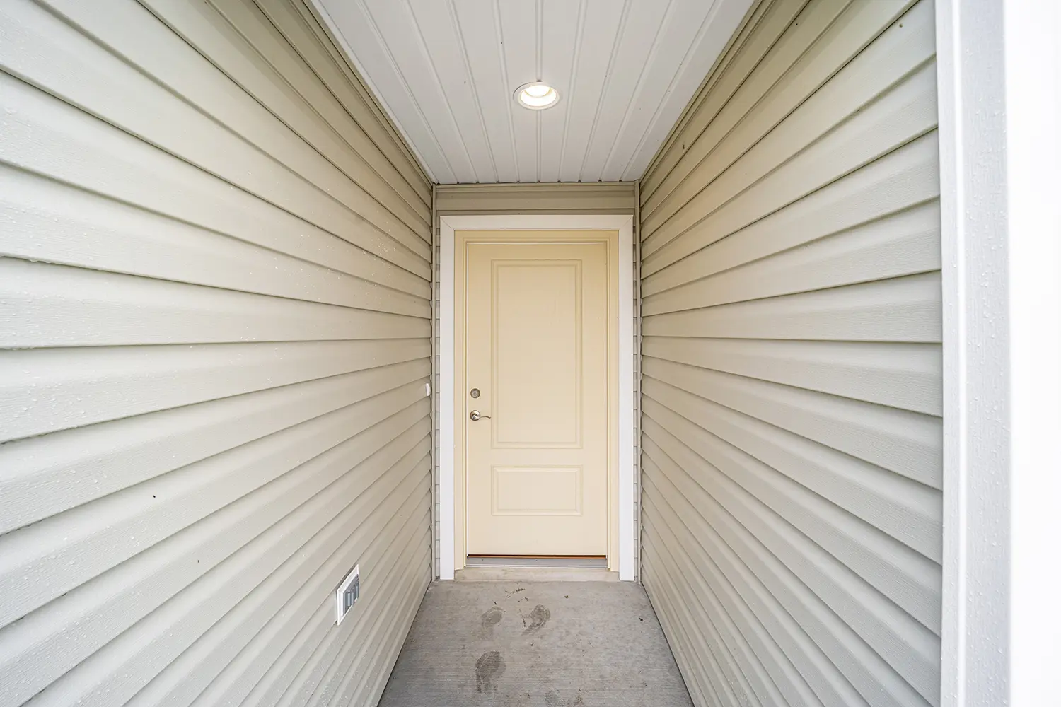 patio-villa-retreat-exterior-entry