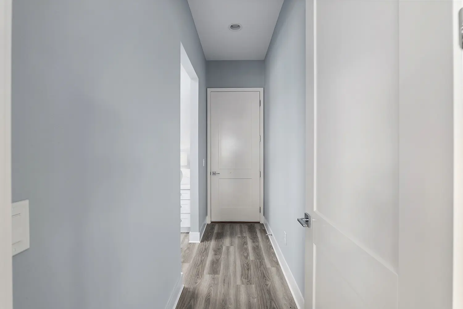 premier-egret-street-of-dreams-hallway