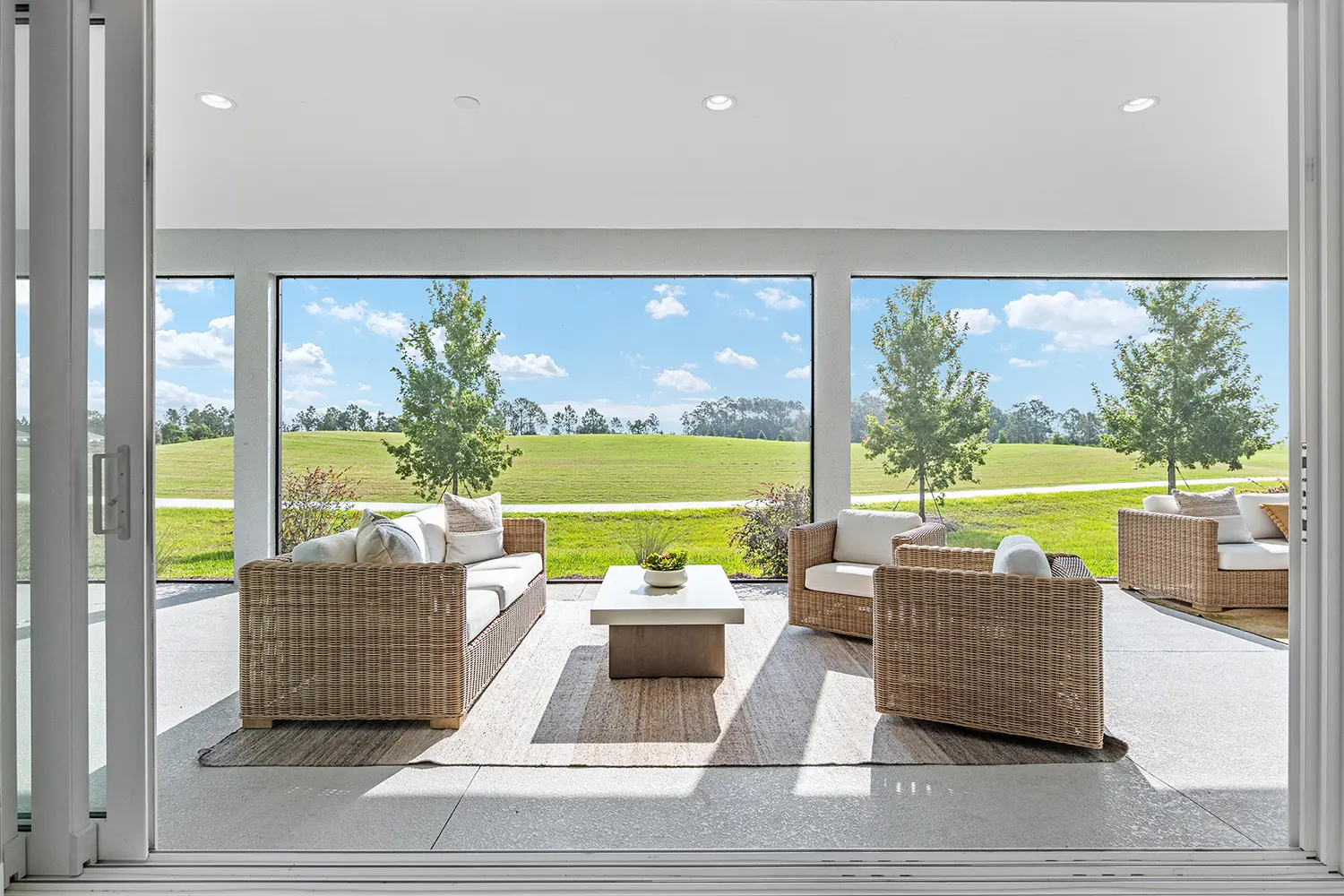 premier-egret-street-of-dreams-lanai-furnished-1