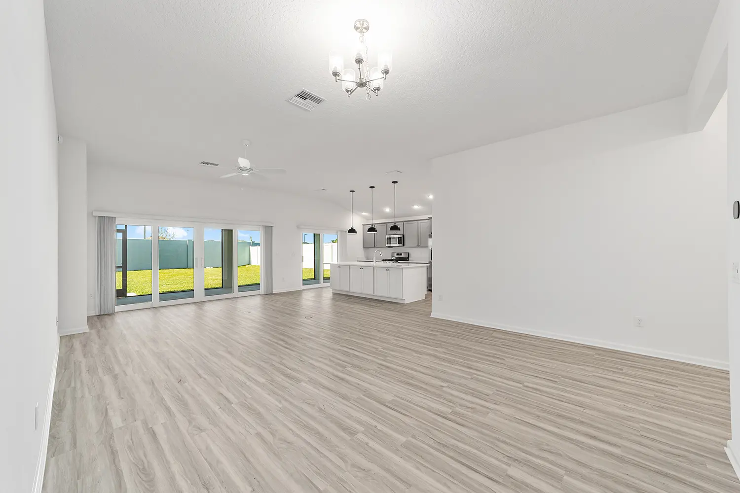 veranda-ottowa-kitchen-dining-living-room