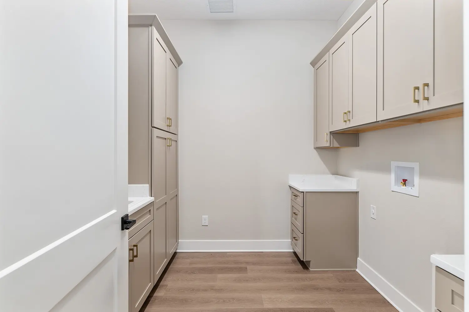premier-westchester-street-of-dreams-laundry-room