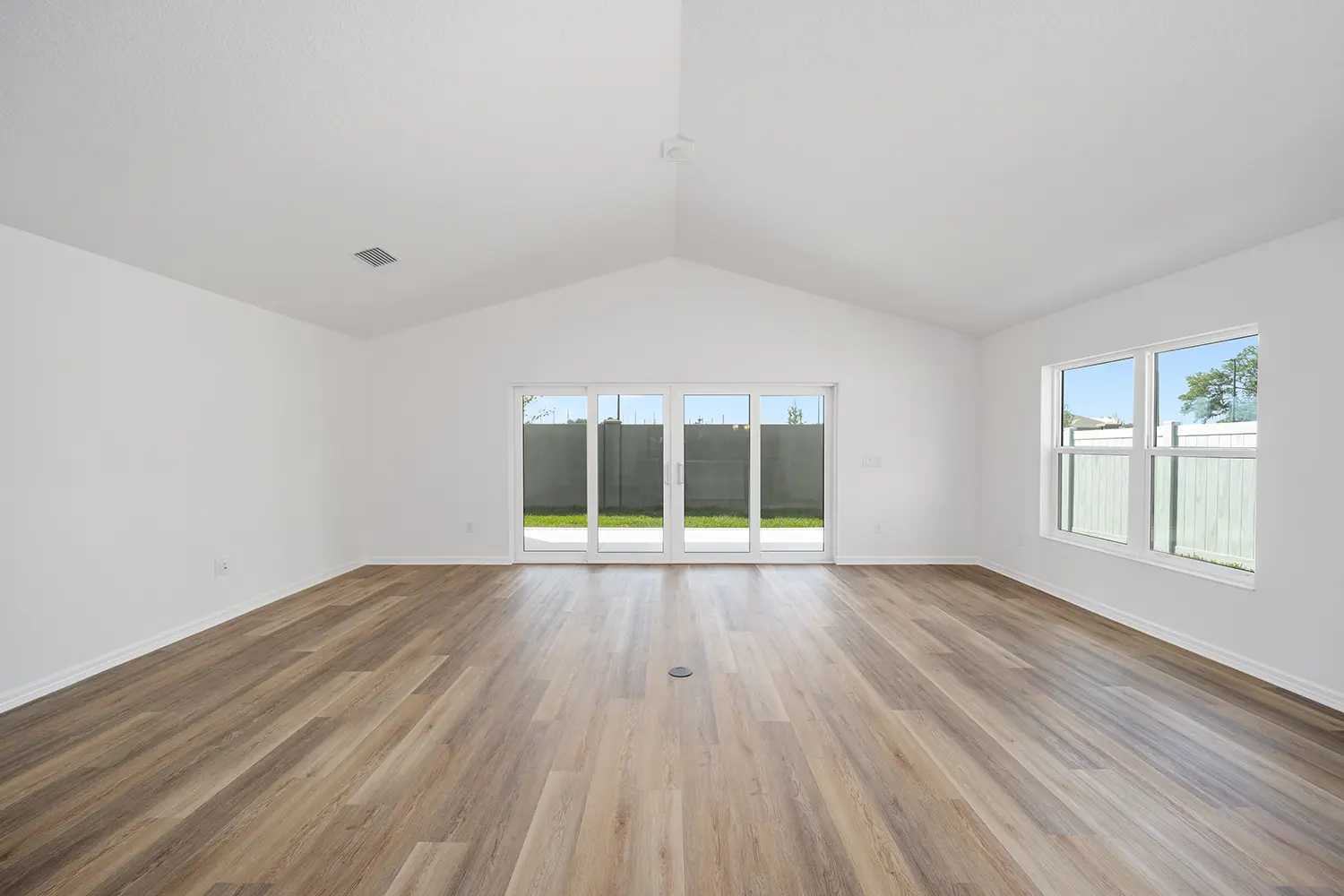 courtyard-villa-winslow-c-living-area-5