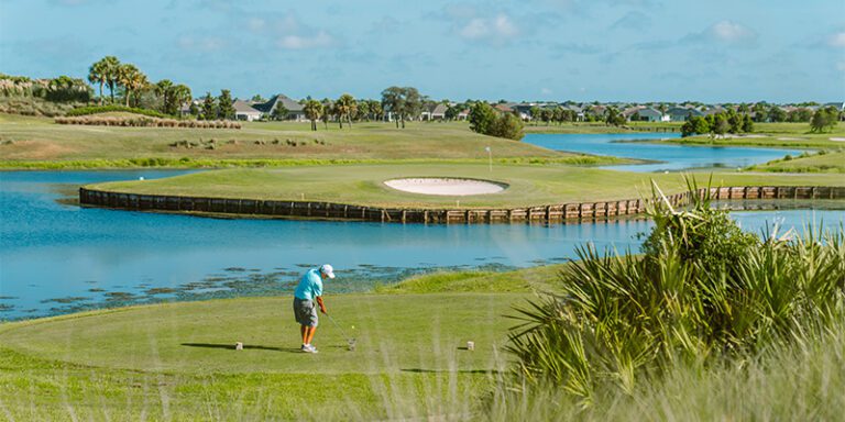 belle-glade-golf-course-man-hitting