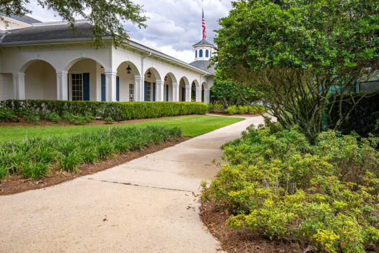 trails-parks-laurel-manor-pathway-02
