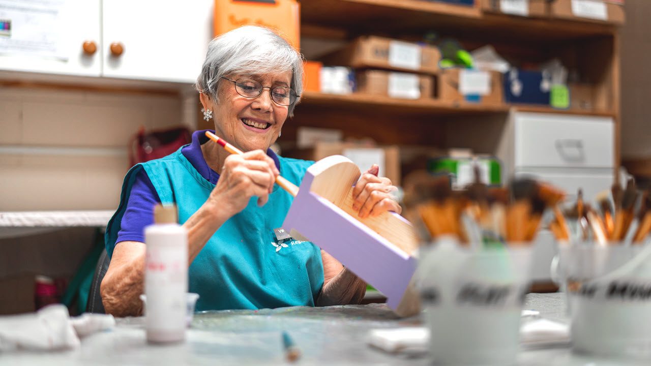 recreation-woodshop-elves-doll-cradle